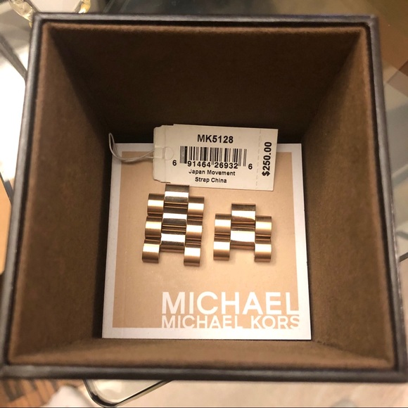 Michael Kors Watch - Picture 6 of 8